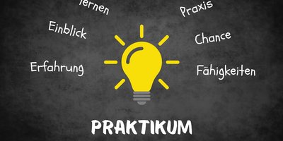 Praktikum mit Lampe auf Tafel
