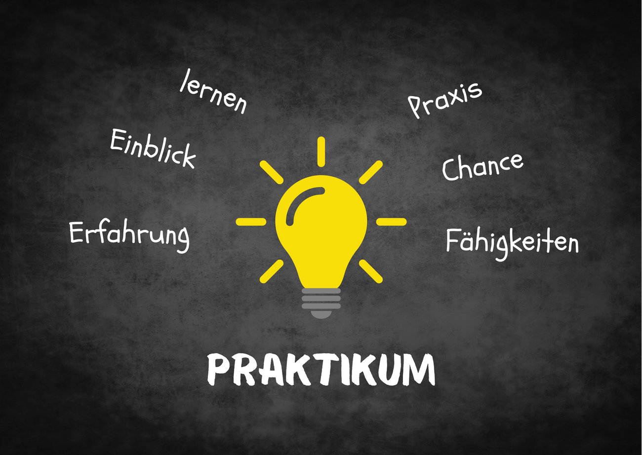 Praktikum mit Lampe auf Tafel