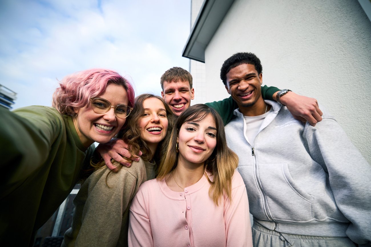 Gruppenfoto auf Balkon von Schülern