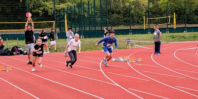 Schüler beim Sprintstart