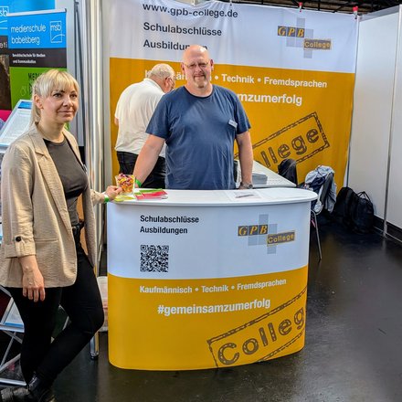 Beratungsteam am messestand auf der Vocatium 2025