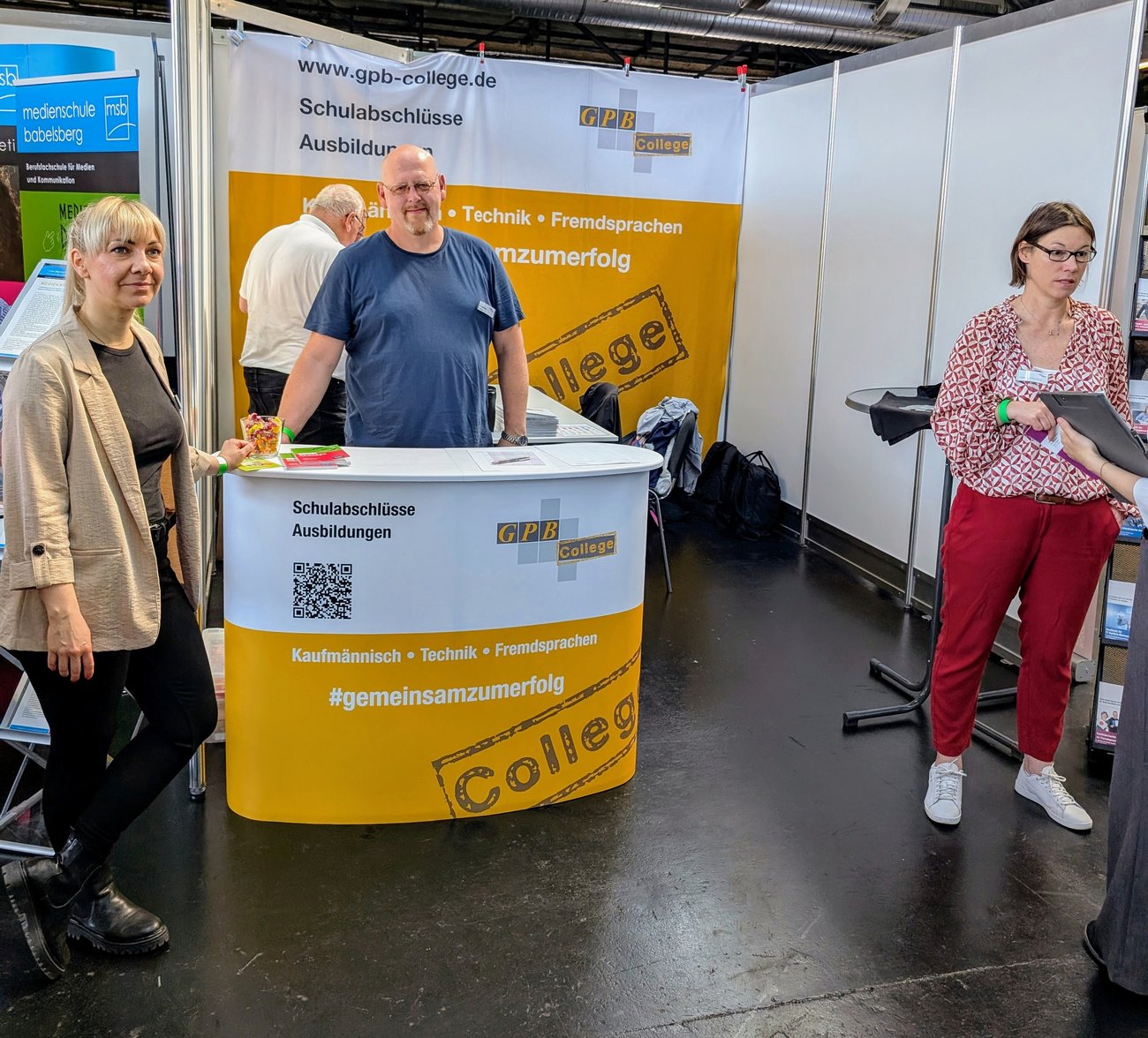 Beratungsteam am messestand auf der Vocatium 2025