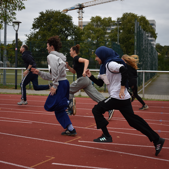 Schüler beim Sprinten